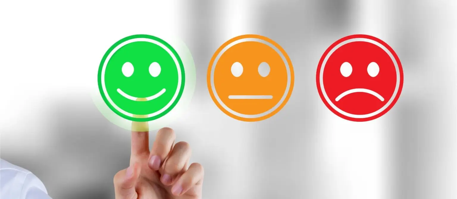 A graphic of smiling, neutral and frowning faces represents customer testimonials in B2B marketing.